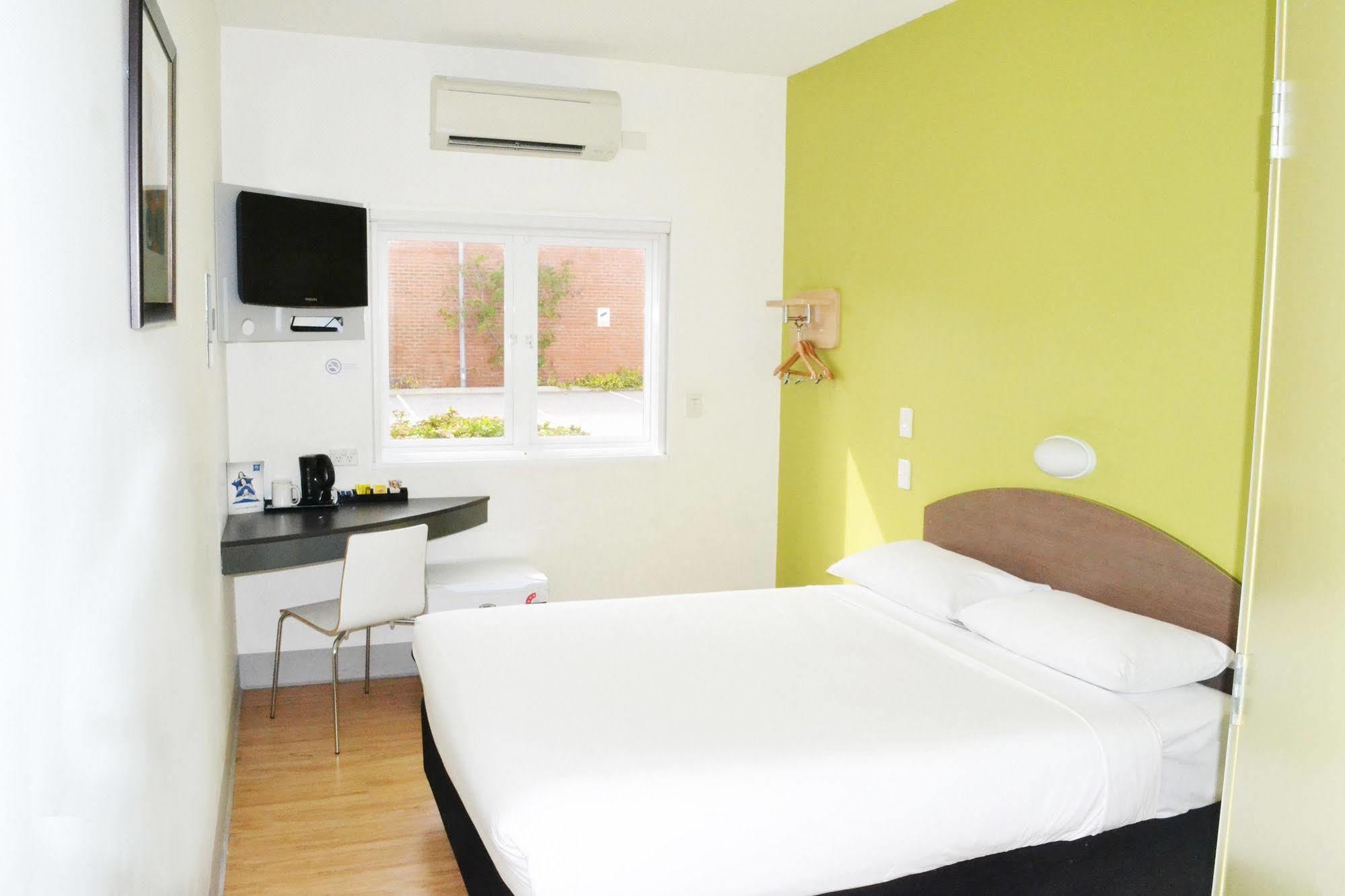 Ibis Budget Perth Airport Exterior foto